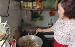 Cô giáo nấu cơm trưa miễn phí cho học sinh nghèo