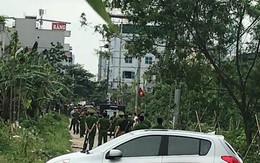 Con gái chết lặng khi thấy mẹ bị sát hại trong nhà vệ sinh