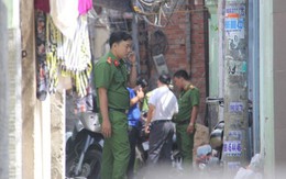 Nghi án chồng sát hại vợ rồi treo cổ tự tử, con trai khóc ngất trước cửa nhà