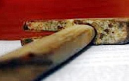 Tạm giữ nghi can dùng búa đánh vào đầu em vợ
