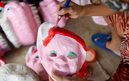 Gia đình làm mặt nạ giấy bồi cuối cùng ở phố cổ Hà Nội