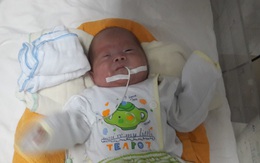Kỳ diệu bé trai sinh non 800gr xuất viện nặng gần 3kg dù cấp cứu muộn