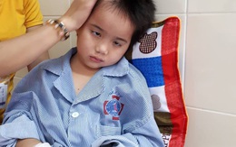 Xót xa bé 8 tuổi mất dần ánh sáng vì u não, bố mẹ không có tiền chạy chữa