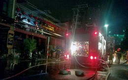 Hai cảnh sát bị thương khi dập lửa cứu nhà hàng sau tiếng nổ