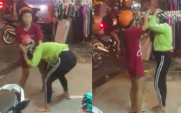 Bắt quả tang chồng chở bồ nhí đi ngoài đường, vợ bầu nhanh chóng lao đến túm tóc đánh ghen dằn mặt
