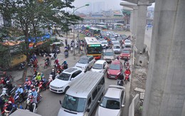 Người Hà Nội chật vật đi làm ngày đầu sau dịp nghỉ Tết Dương