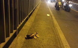 Hai cô gái trẻ để lại dép, cùng gieo mình xuống sông Sài Gòn trước sự ngỡ ngàng của người qua đường