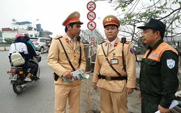 Cứu cô gái đòi nhảy cầu Chương Dương tự tử