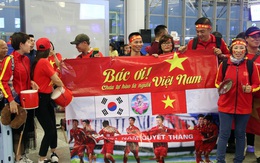 Khoác cờ đỏ sao vàng, hàng nghìn CĐV lên đường sang Malaysia "tiếp lửa" cho tuyển Việt Nam