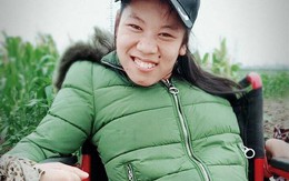 Cô thủ thư bại não gõ chữ bằng miệng, lật sách bằng lưỡi khiến ai cũng nể phục