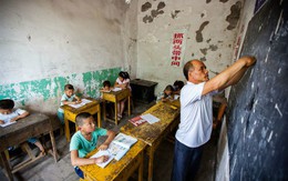Cụt ngón tay, thầy giáo Trung Quốc vẫn dành cả đời cầm phấn