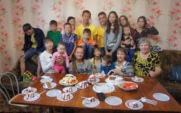"Đội lốt" ông bố nuôi tốt bụng, kẻ ấu dâm xâm hại 5 bé gái hơn 900 lần suốt 5 năm trời