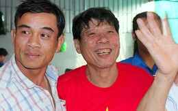 Bố trung vệ Tiến Dũng phát cáu với trọng tài, đấm TV để hả giận