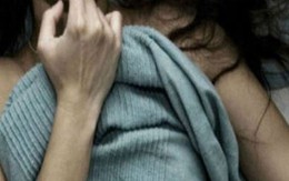 Việt kiều hiếp dâm bạn gái đang say rượu, rồi đầu thú