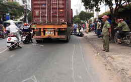Cố tránh lên vỉa hè, người đàn ông vẫn tử vong dưới bánh xe container