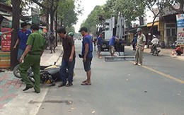 Khung sắt nặng cả tạ rớt khỏi xe tải đè nữ sinh đi trên đường