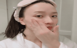 Dùng kem dưỡng ngay khi mặt còn ẩm, bước khóa ẩm sau khi rửa mặt quan trọng thế mà nàng nào cũng làm sai