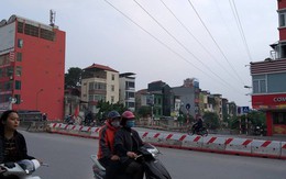 Hà Nội: Giải cứu bé gái 4 tuổi bị người đàn ông ngáo đá khống chế đi dọc phố Kim Đồng