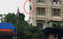 Hà Nội: Thót tim với cảnh cô gái đung đưa trên lan can nhà cao tầng và luôn mồm tri hô nhờ gọi cảnh sát