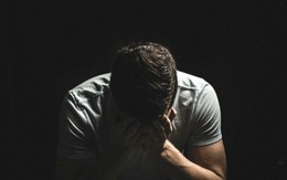 Người đàn ông phát bệnh tâm thần sau khi đâm bạn