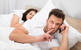 Khi các ông chồng đi cặp bồ bị vợ phát hiện (1): Ngược đời bồ dọa "anh không được léng phéng với vợ"