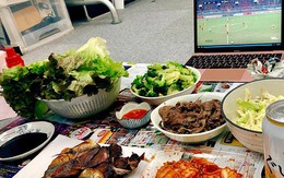 Du học sinh Việt Nam ở Nhật cổ vũ bóng đá trong thầm lặng