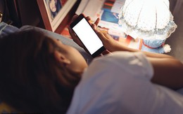 Trẻ em không được sử dụng các thiết bị điện tử ít nhất 1 giờ trước khi ngủ