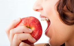Sự thật ăn táo buổi tối tương đương việc hấp thụ chất độc, muốn an toàn nên ăn lúc nào?
