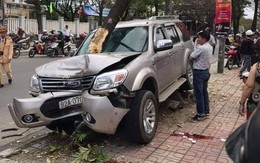 Quảng Nam: Ô tô 'điên' mất lái, tông trúng hai mẹ con đợi xe buýt trên đường, bé trai 5 tuổi chết thảm