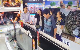 TV giá rẻ ồ ạt 'khuấy đảo' các siêu thị điện máy dịp Tết