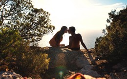 Du khách “mây mưa” trên bãi biển TBN và ảnh hưởng không ngờ đến môi trường