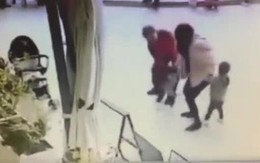 Bé gái suýt bị bắt cóc trước mặt dì ở trung tâm thương mại