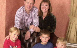 Sau 20 năm tần tảo nuôi 3 đứa con lớn khôn cùng vợ, triệu phú bất ngờ phát hiện mình vô sinh