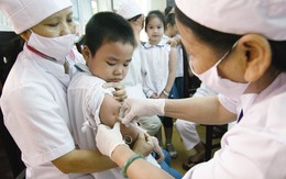Tiêm vaccine 5 trong 1 ComBE Five: Sau khi tiêm, cần theo dõi trẻ trong bao lâu?