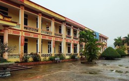 12 học sinh bị chó cắn trong giờ ra chơi