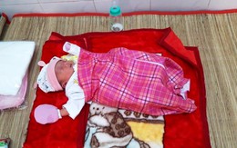 Vĩnh Long: Bé gái sơ sinh có dị tật ở tay bị bỏ rơi ở trước cổng chùa