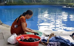 Cư dân mang quần áo giặt giũ, múc nước bể bơi để dùng trong "cơn khát" ở Hà Nội