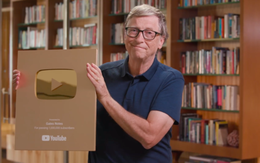 Bill Gates khoe nút vàng sau 7 năm chơi YouTube