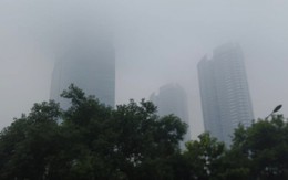 Sương mù bao phủ trong làn không khí ô nhiễm ở Hà Nội