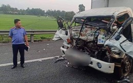 Xe tải vỡ nát khi tông đuôi xe tải khác trên cao tốc, 2 cha con tử vong thương tâm