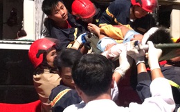 Thanh Hóa: 20 cảnh sát cứu hỏa giải cứu 3 nạn nhân mắc kẹt trong xe sau vụ tai nạn kinh hoàng