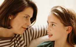 Cha mẹ làm bạn với con thế nào để khỏi ân hận cả đời?