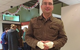 Thầy giáo thể dục tay không khống chế đối tượng xả súng có mang theo AK47