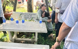 Mẹ gào khóc tại hiện trường vụ tai nạn khiến con trai văng vào bụi cỏ tử vong