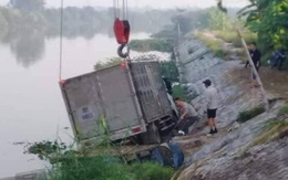 Hải Phòng: Đang trên bè sông, người chăn vịt bị xe đâm tử vong