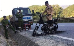 Phú Thọ: Bị kiểm tra giấy tờ, nam thanh niên đốt xe máy trước mặt CSGT