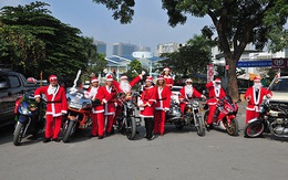 Ông già Noel cưỡi xe mô tô phân khối lớn đi tặng quà cho các bệnh nhi Viện K Tân Triều