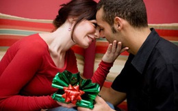 Đâu chỉ giới trẻ tuổi yêu đương, vợ chồng cũng hâm nóng tình cảm dịp Noel
