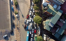 Video: Ô tô nối đuôi nhau nhích từng mét qua công trường thi công đường đua F1 tại Hà Nội
