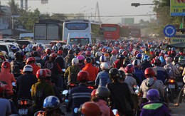 Huyết mạch lưu thông từ miền Tây lên TP.HCM 'thất thủ đến nghẹt thở': Phải xả trạm thu phí lập tức!